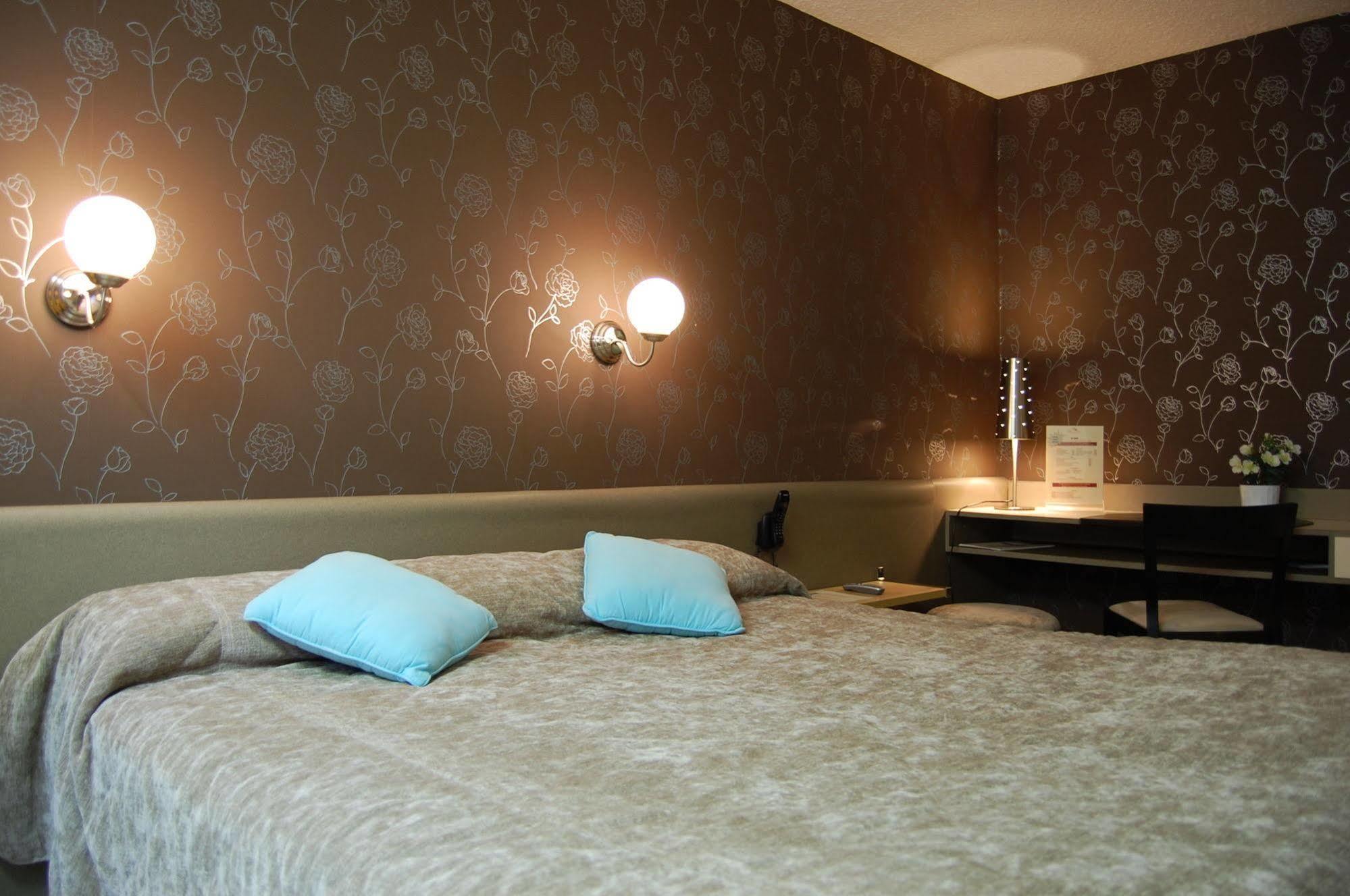 Logis Hotel Du Midi - Saint Etienne Sud מראה חיצוני תמונה