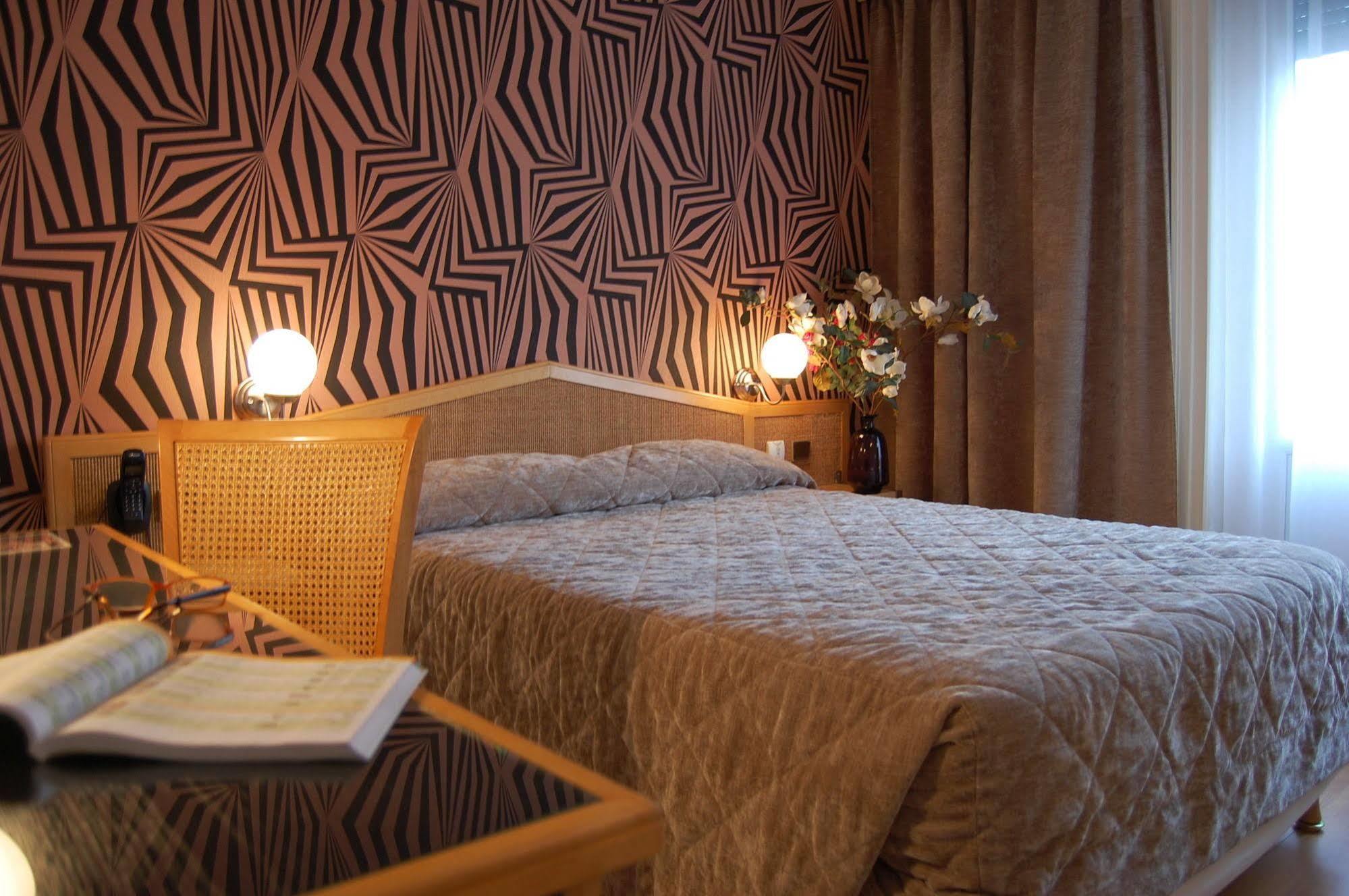 Logis Hotel Du Midi - Saint Etienne Sud מראה חיצוני תמונה