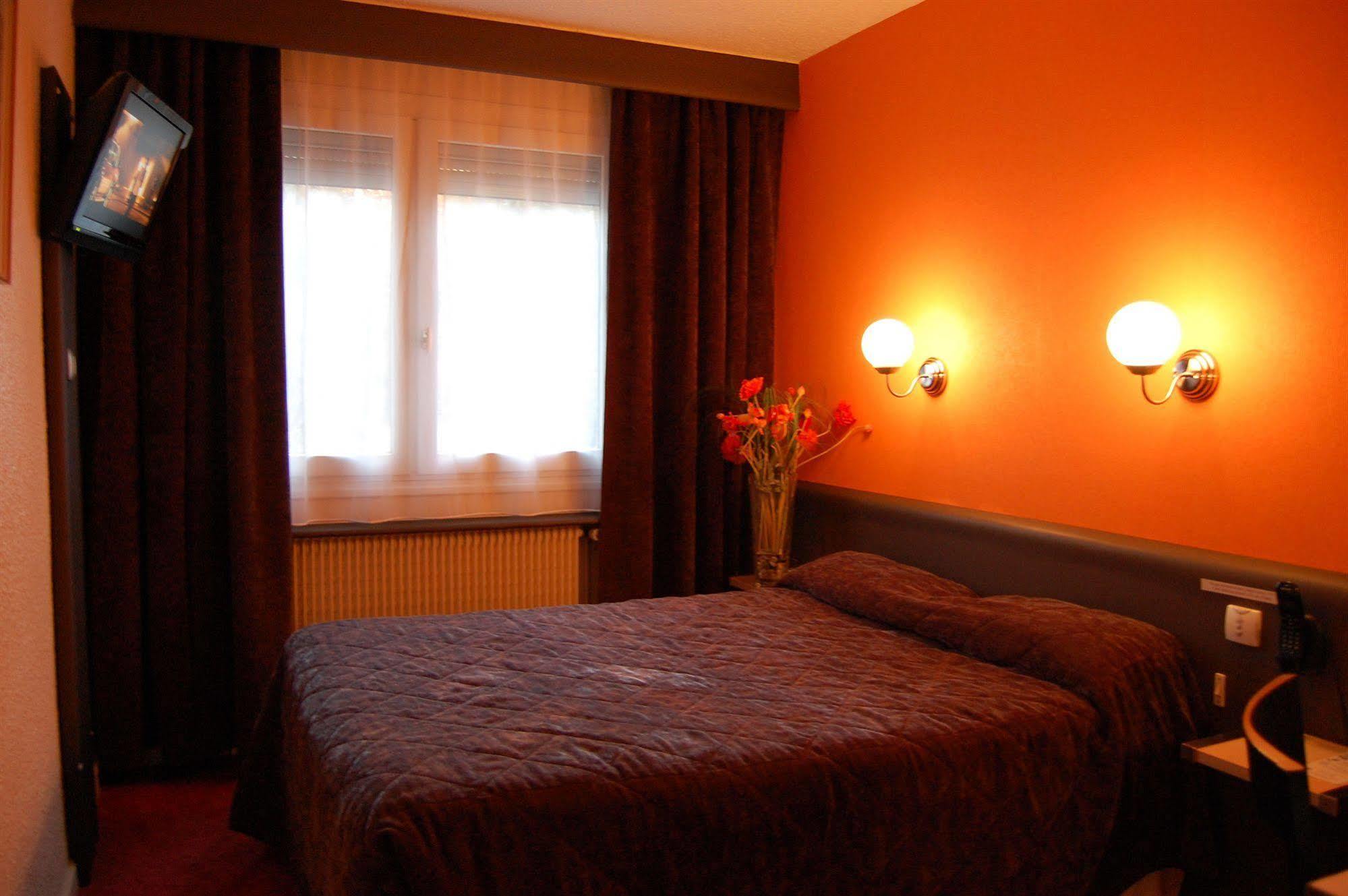 Logis Hotel Du Midi - Saint Etienne Sud מראה חיצוני תמונה